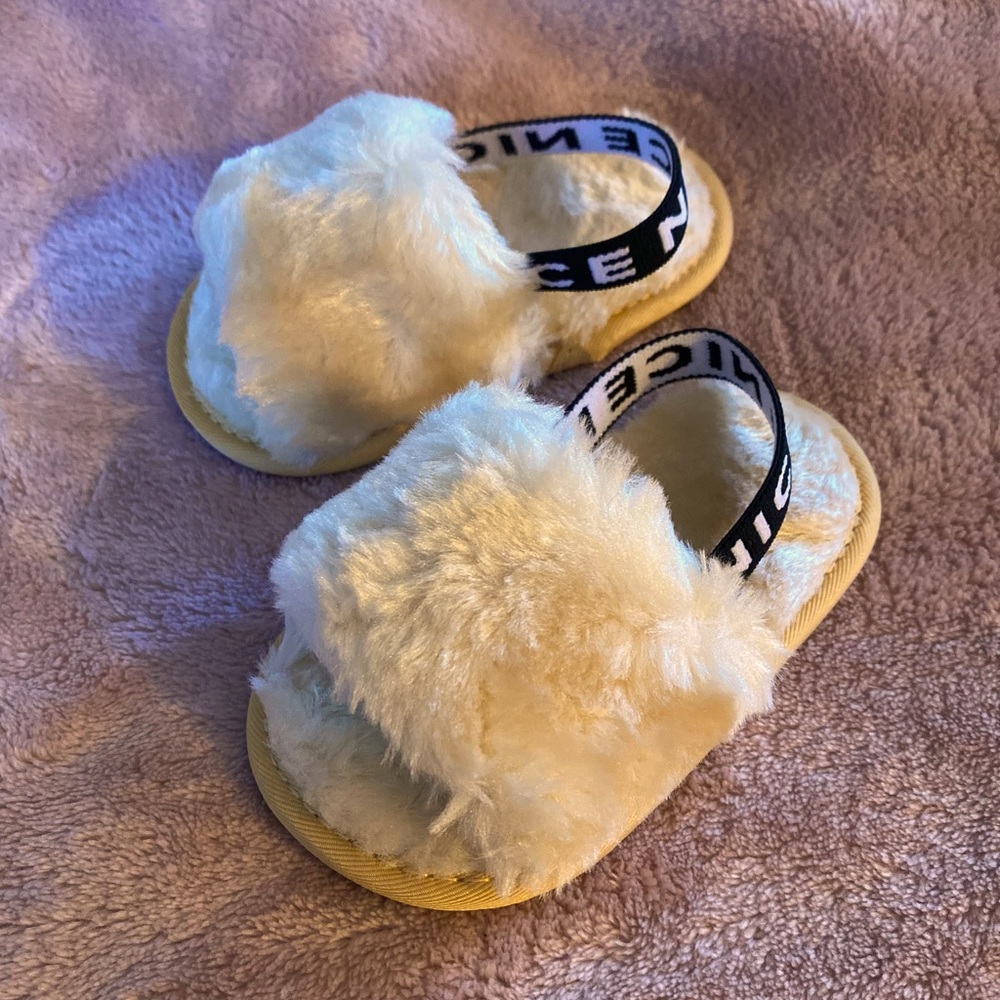 Baby girl furry slip on sandal